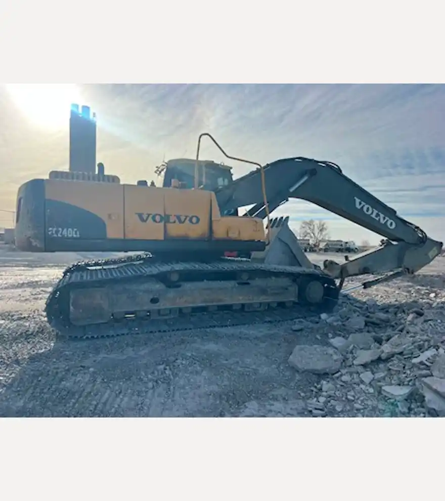 2010 Volvo EC240CL - Volvo Excavators - volvo-excavators-ec240cl-397cb29a-3.jpeg
