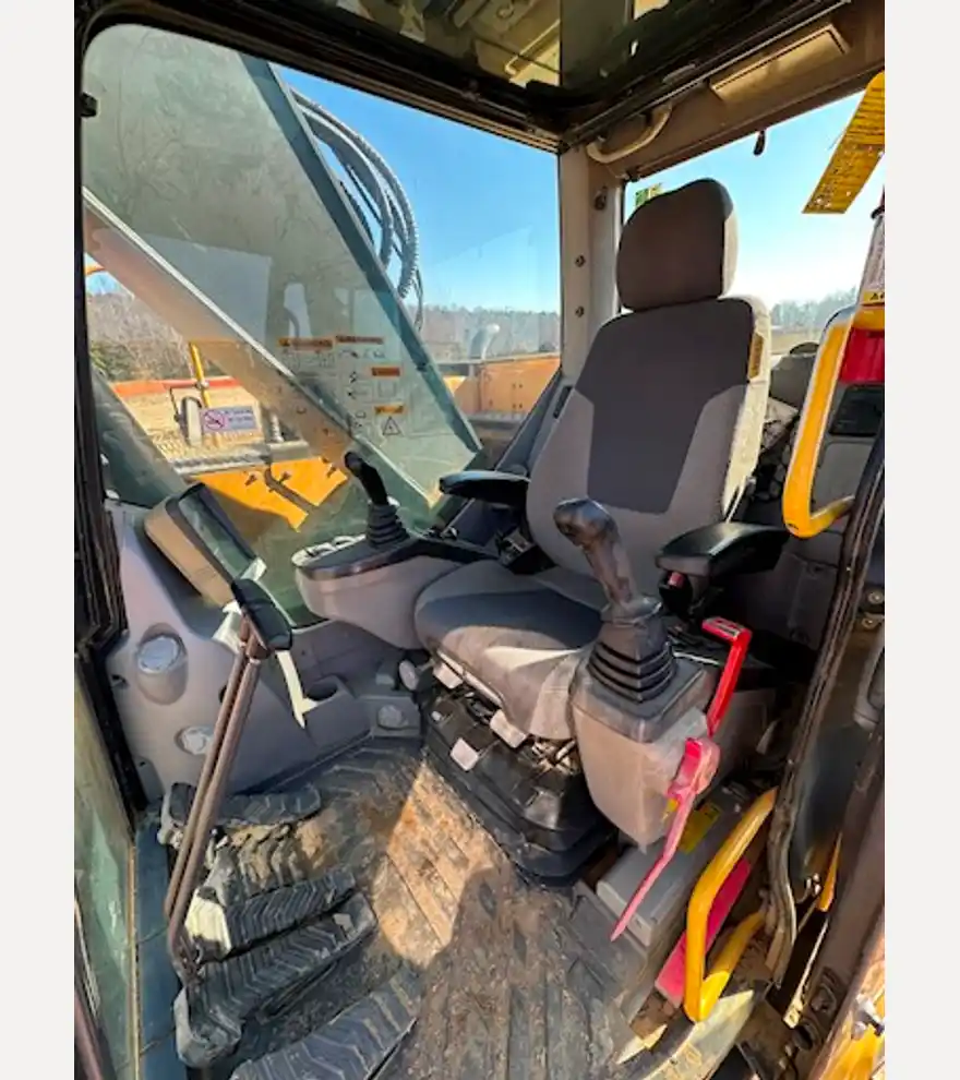 2012 Volvo ECR305CL Excavator - Volvo Excavators - volvo-excavators-ecr305cl-excavator-15d80af6-9.JPEG