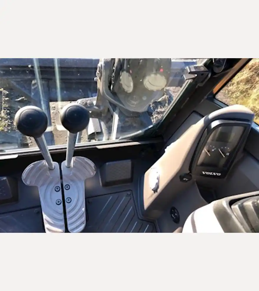 2019 Volvo ECR50D - Volvo Excavators - volvo-excavators-ecr50d-1c015955-3.jpg