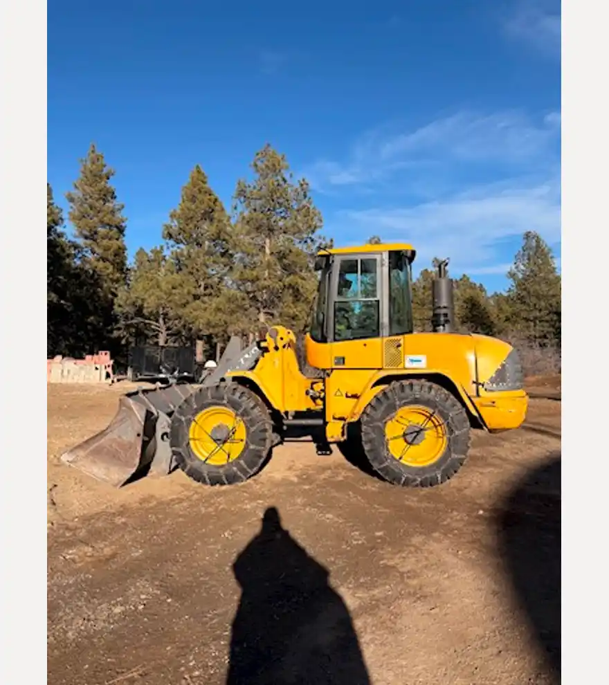 2009 Volvo L40B - Volvo Loaders - volvo-loaders-l40b-dd7ce385-1.jpeg