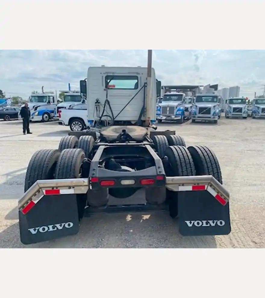 2016 Volvo VNL Road Tractor 6x4 (Multiple Units For Sale) - Volvo Other Trucks & Trailers - volvo-other-trucks-trailers-vnl-road-tractor-6x4-multiple-units-for-sale-c47e89b9-2.jpeg