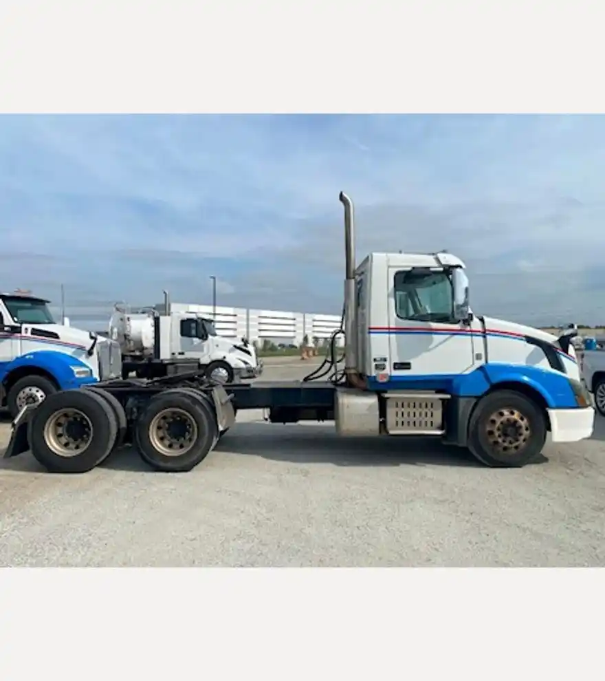 2016 Volvo VNL Road Tractor 6x4 (Multiple Units For Sale) - Volvo Other Trucks & Trailers - volvo-other-trucks-trailers-vnl-road-tractor-6x4-multiple-units-for-sale-c47e89b9-3.jpeg