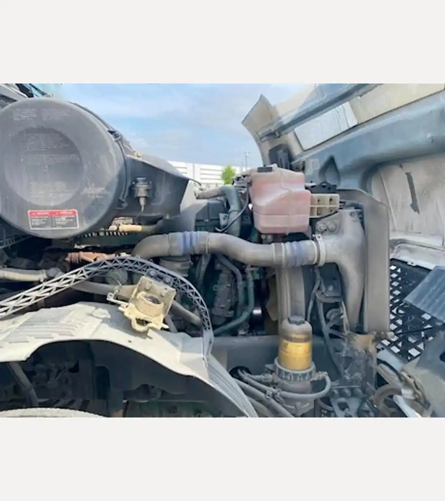 2016 Volvo VNL Road Tractor 6x4 (Multiple Units For Sale) - Volvo Other Trucks & Trailers - volvo-other-trucks-trailers-vnl-road-tractor-6x4-multiple-units-for-sale-c47e89b9-4.jpeg