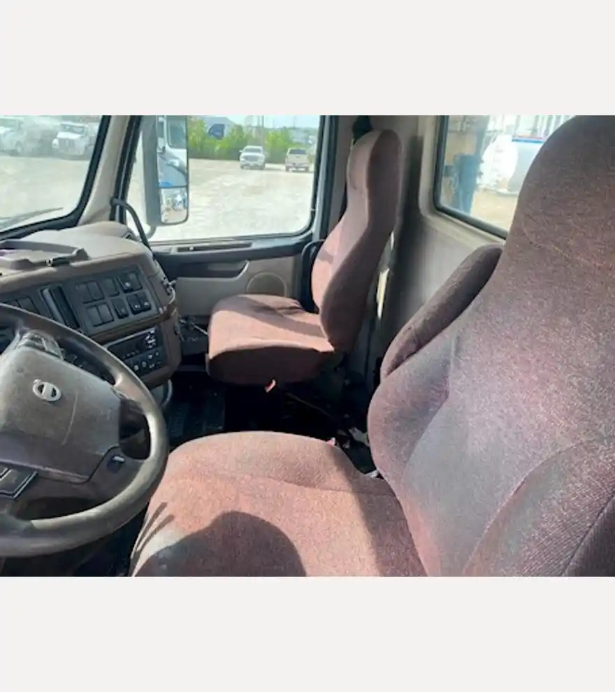 2016 Volvo VNL Road Tractor 6x4 (Multiple Units For Sale) - Volvo Other Trucks & Trailers - volvo-other-trucks-trailers-vnl-road-tractor-6x4-multiple-units-for-sale-c47e89b9-6.jpeg
