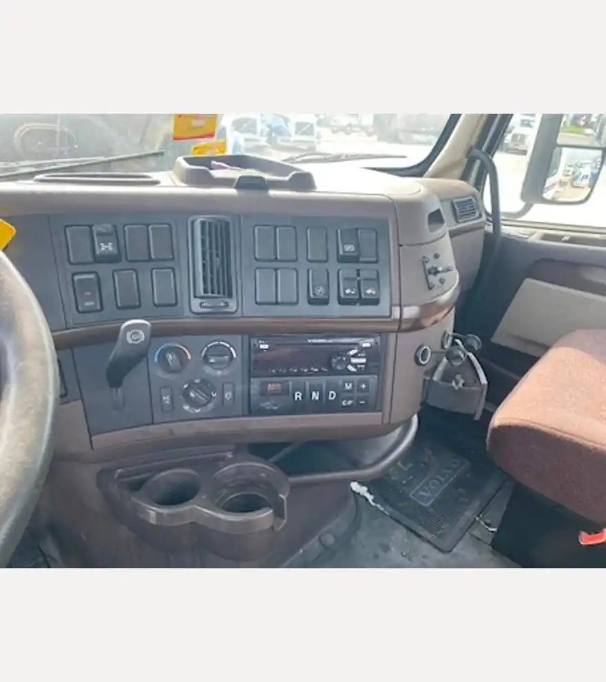 2016 Volvo VNL Road Tractor 6x4 (Multiple Units For Sale) - Volvo Other Trucks & Trailers - volvo-other-trucks-trailers-vnl-road-tractor-6x4-multiple-units-for-sale-c47e89b9-7.jpeg